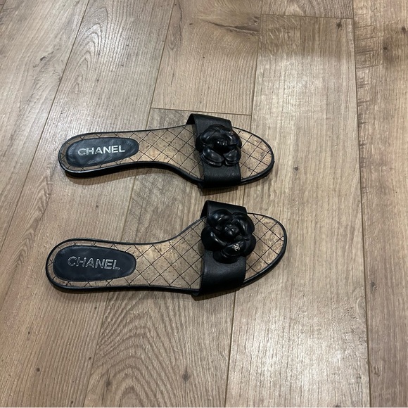 Chanel Black Leather Camellia Embellished CC Flat Sandals - Picture 2 of 6